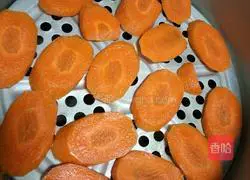 Illustration of how to make carrot blossom steamed buns 2