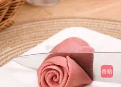 Illustration of how to add a romantic touch to breakfast with real rose steamed buns 4