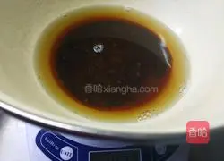 Illustration of how to make brown sugar and jujube hair cake 4