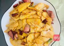 Illustration of how to make fried bacon with winter bamboo shoots 4