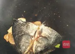 Illustration of braised fish head 3