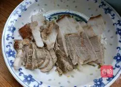 Illustration of how to make steamed pork with cured sauce 2