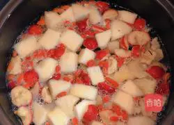 Illustration of how to fish fruits in sugar water 5