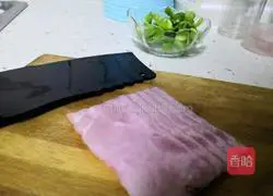 Bacon Pizza (buy your own crust) Illustration of how to do it 1