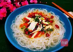 Illustration of how to make spicy chicken soup noodles 12