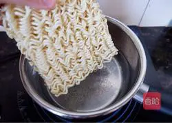 Illustration of how to make chicken breast turkey noodles 1