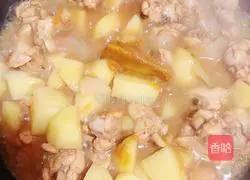 Illustration of how to make curry chicken and potato pasta 15