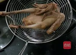 Illustration of how to make red dates, wolfberry and pigeon soup 1