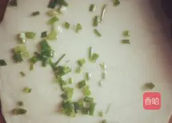 Illustration of how to make scallion pancakes 3