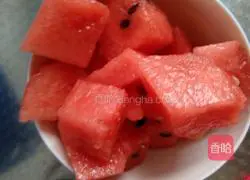 Illustration of how to make watermelon juice 1