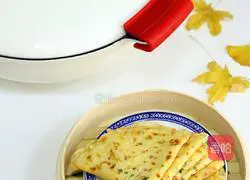 Illustration of how to make carrot and egg pancakes 18