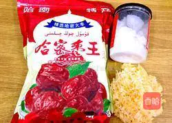 Illustration of how to make rock sugar, white fungus and red date soup 1