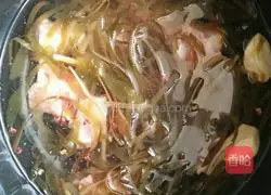 Illustration of how to make mung bean and kelp pork ribs soup 4