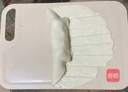 Illustration of how to make meat floss grilled sausage rolls 4