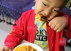 Illustration of making glutinous rice and sweet potato pancakes 11