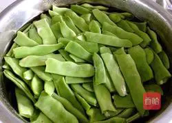 Illustration of how to make lentil braised noodles 2