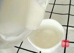 Illustration of how to make honey bean yogurt 2