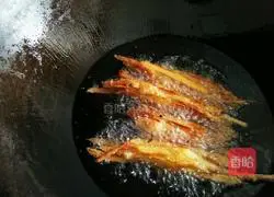 Illustration of how to make sweet potato shreds 11