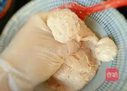 Illustration of how to make meatballs in sour soup 4