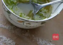 Illustration of how to make fermented scallion pancakes 1