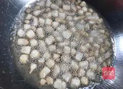 Illustration of how to make lard tofu soup 2