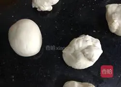 Illustration of how to make piggy steamed buns 4