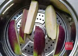 Illustration of how to make hand-shredded eggplants 2
