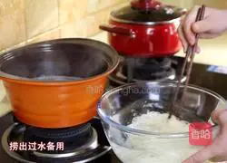 Illustration of Korean Spicy Cabbage Noodles 4