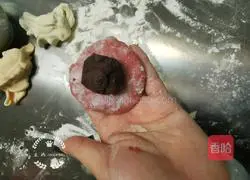 Illustration of how to make Angry Birds Bean Paste Buns 6