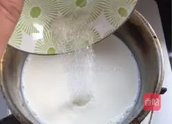 Illustration of how to make Shunde ginger into milk 4 