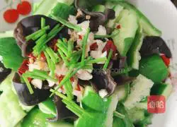 Illustration of how to pat cucumbers 9