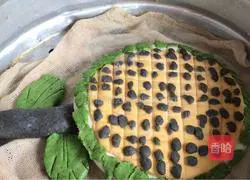 Illustration of how to make sunflower steamed buns 12