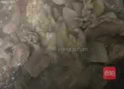 Illustration of how to stir-fry pork belly with cabbage 2