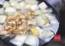 Recipe of Lily, Shrimp and Wintermelon Soup 10