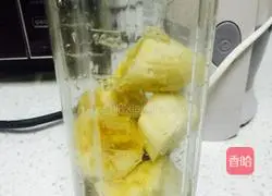 Illustration of how to make banana milkshake 2