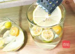 Illustration of how to make kumquat and passion drink 5