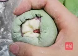 Illustration of how to make spinach and purple potato rainbow steamed buns 8