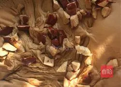 Illustration of how to make brown sugar and jujube steamed buns 4