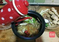 Ginseng and Cordyceps Flowers Illustration of how to make longan and red date chicken soup 8