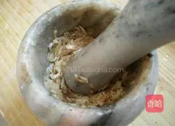 Illustration of how to make garlic mixed with chrysanthemum chrysanthemum 5