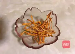 Illustration of how to make five-fingered peach, yam, candied dates and chicken soup 3