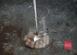 Illustration of how to make taro ball milk tea 8
