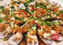 Illustration of how to make steamed vermicelli with garlic and razor clams 4