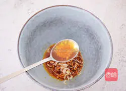 Illustration of how to make shrimp and pork wontons 19