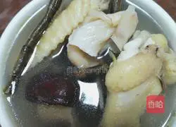 Illustration of how to make fish maw and dendrobium stewed chicken 5