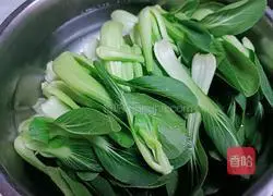 Illustration of how to make shredded pork cutting board dumplings 2