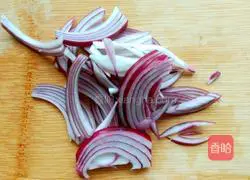 Illustration of how to mix cucumber and onion with fungus 3