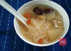 Illustration of how to make apple, tremella, red dates and wolfberry soup 11