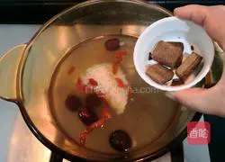 Illustration of how to make poached eggs with fermented rice wine 8