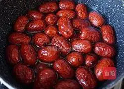 Illustration of how to make brown sugar jujube paste 2